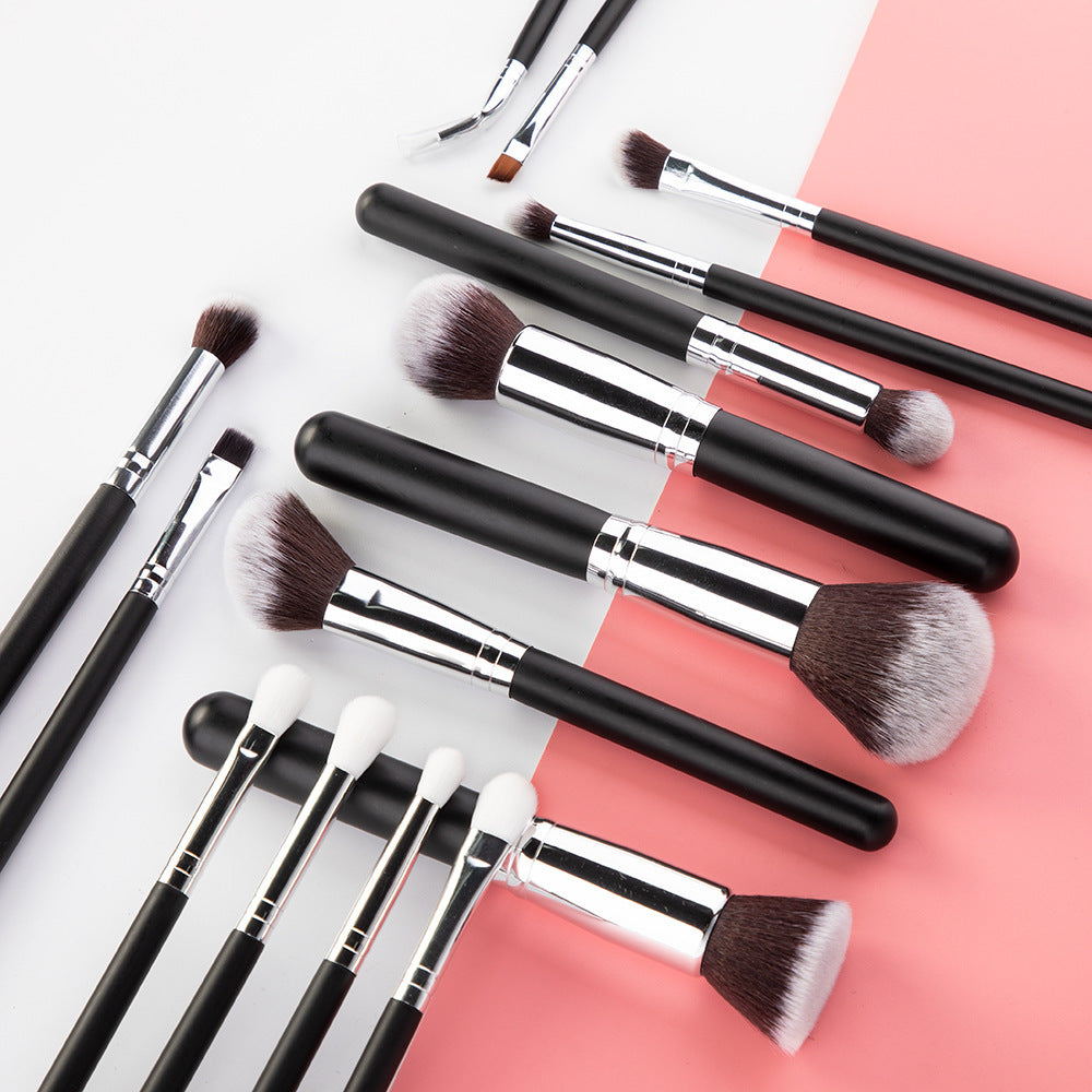 15 Sets Of Wooden Handle Makeup Brushes w/ Storage Bag